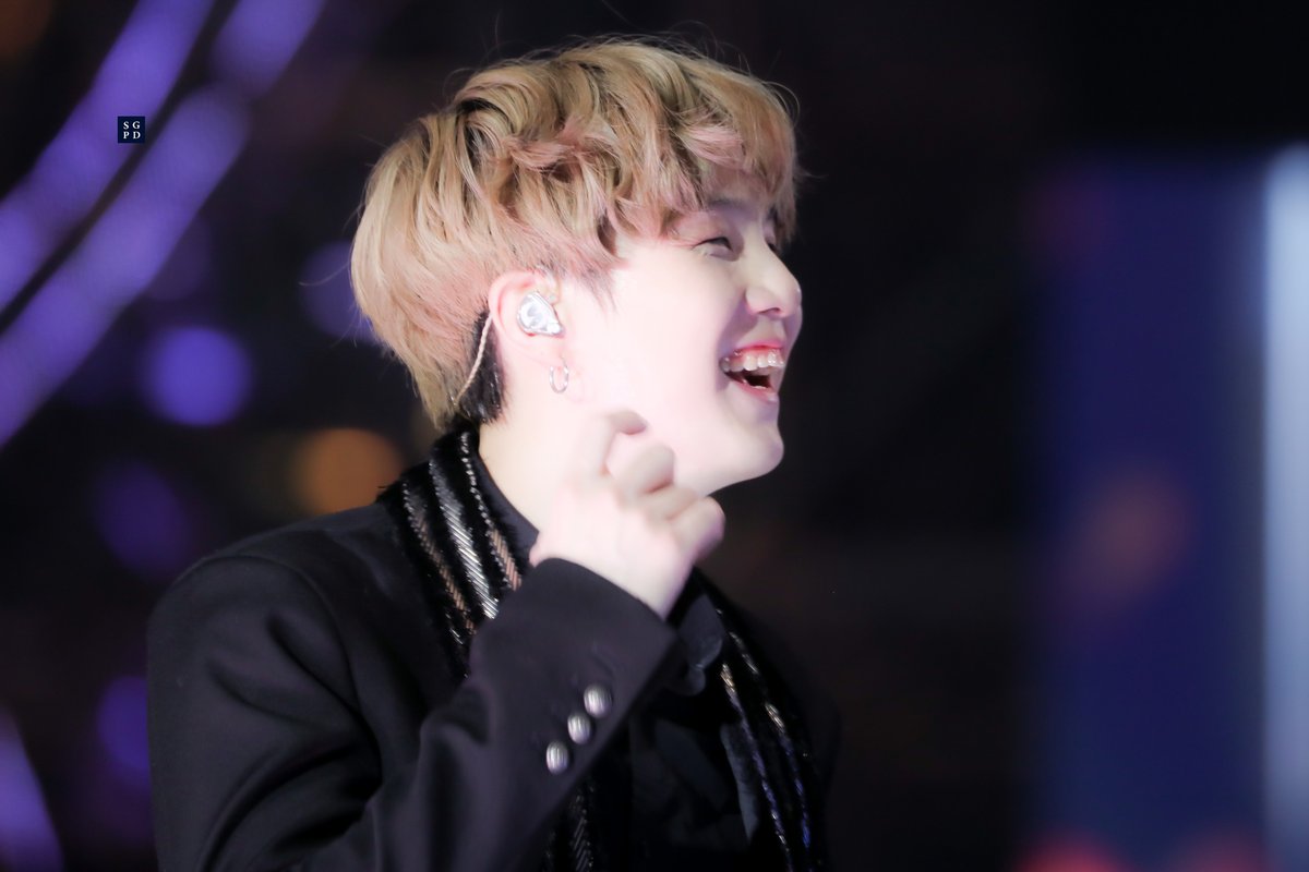 200105 GDA 골든디스크 

fun!! 
#BTS #SUGA #슈가 #민윤기
<a href="/BTS_twt/">방탄소년단</a>