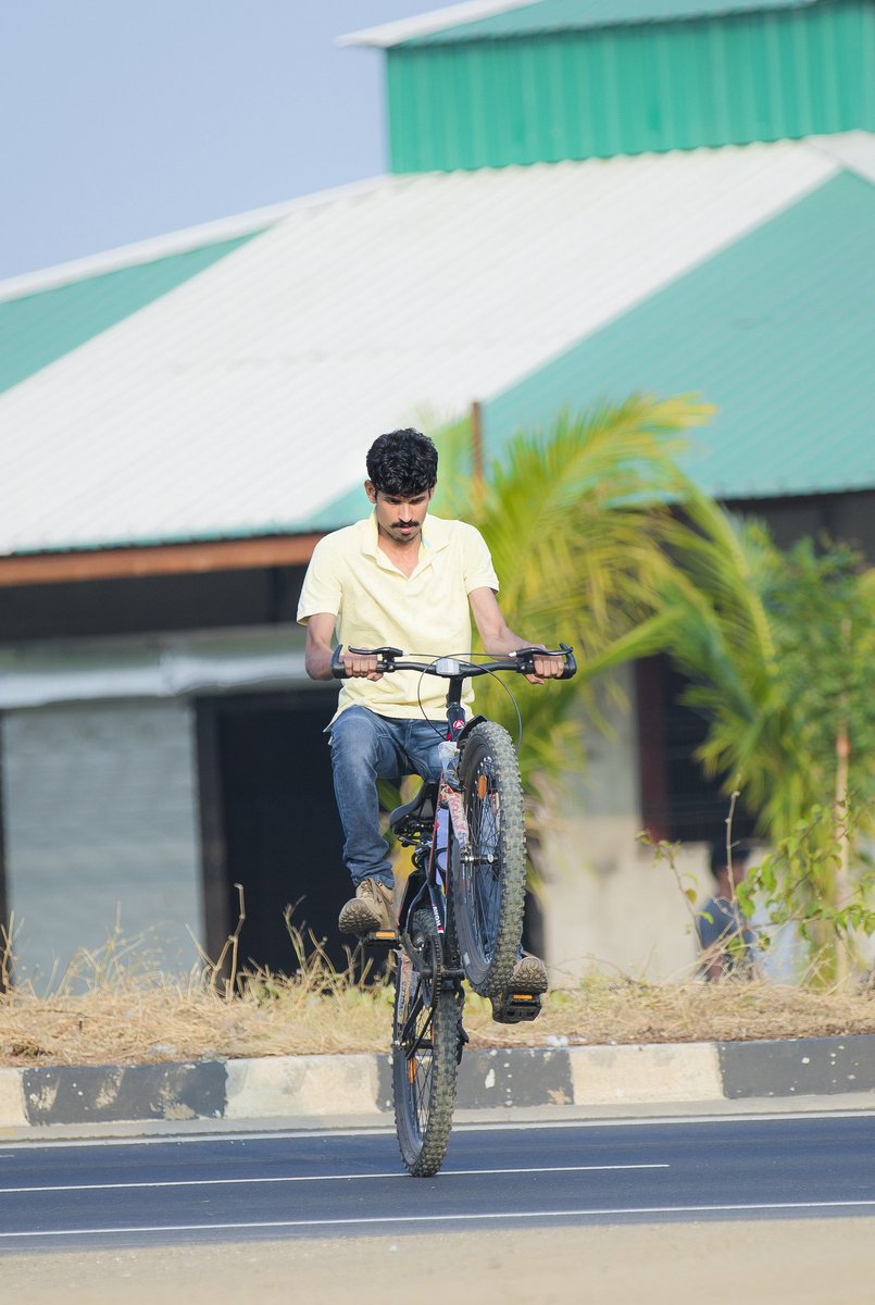 AbhiRathod0304's tweet photo. #When_life_Gets_Complicated,
#I_Ride... https://t.co/5hEZasrJsz