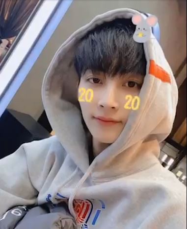 Kotatsu Seventeenジョンハン 着用badinbadのdimension Logo Hoodie T Co O1snjeevu5 T Co Ba98flpfox T Co 6vy4kcxp6p カラーはグレー サイズはm L Xl Seventeen ジョンハン T Co Ubm8pbonjm