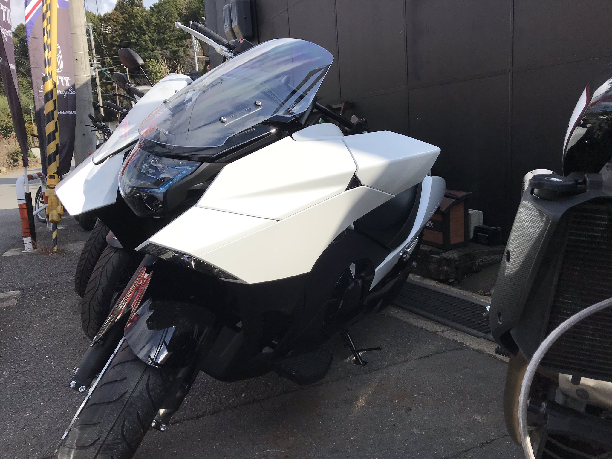 Fukuhaya2 中型の免許取ろうかなぁ こんなかっこいいの見たら乗りたくなっちゃう けどバイクの知識ほぼ皆無ーー 整備とかなにするんや T Co 2ucxcg3kqj Twitter
