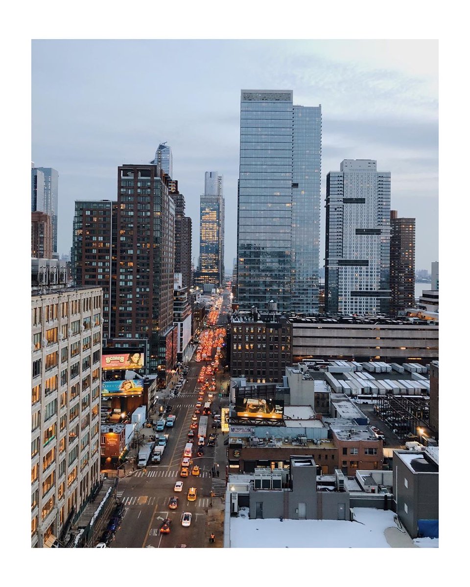 New York’s iconic #HellsKitchen is what we’re proud to call home. 🏙️🏠
(📸: @hellskitchen_newyork on IG)