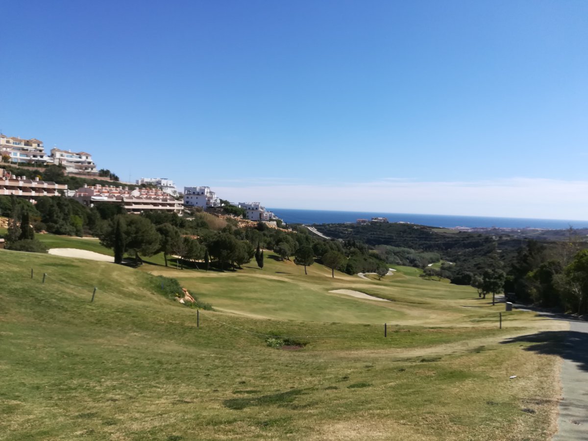 GolfinAND's tweet photo. En enero y jugando así en @DJuliaGolf  ¡Modo disfrutón ON! #golf #golfinandalucia #viveandalucia #Intensamente  #Malaga #CostadelSol @vivecostadelsol @turismocasares @viveandalucia  @DeporteAND https://t.co/N3ogEGoy2C