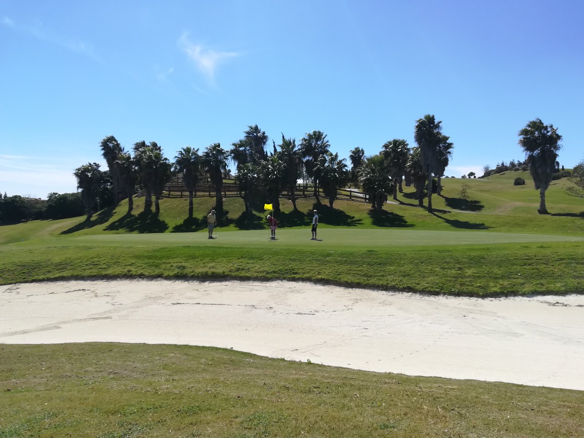 GolfinAND's tweet photo. En enero y jugando así en @DJuliaGolf  ¡Modo disfrutón ON! #golf #golfinandalucia #viveandalucia #Intensamente  #Malaga #CostadelSol @vivecostadelsol @turismocasares @viveandalucia  @DeporteAND https://t.co/N3ogEGoy2C