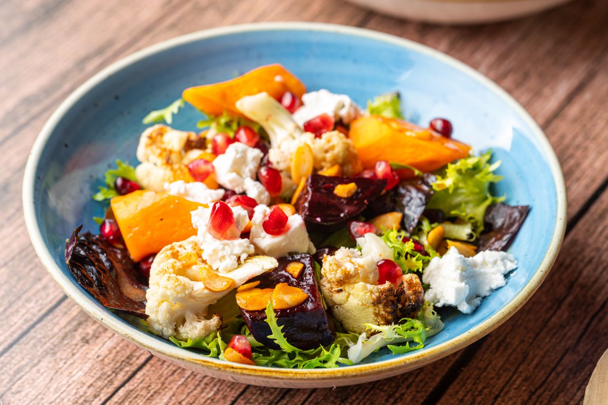 Back to the regime! How about a nourishing Winter Salad? 🥗 
Frisée, red chicory, goats cheese, roasted beetroot, carrots &amp; cauliflower in a sherry shallot dressing. Topped with toasted flaked almonds &amp; fresh pomegranate seeds. 
See the menu: bit.ly/373Y7tK