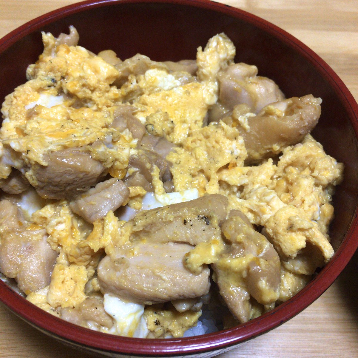 にしやん ボチボチやります 夕飯 自宅にて 手抜きメシ 親子丼と大根の味噌汁 夕飯 男飯 おうちごはん 自炊 手抜きメシ 親子丼 大根の味噌汁 鶏肉 大根 味噌汁 丼