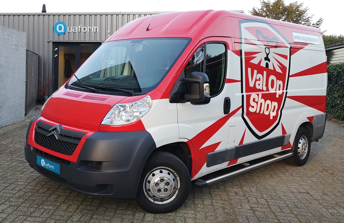 Quaform's tweet photo. Recent hebben we de busbelettering met reflective folie voor @attacom verzorgd voor de campagne #valopshop tijdens de donkere wintermaanden.

#attacom #valopshop #reflective #belettering #autobelettering #busbelettering #voertuigbelettering #carwrap #signmaker #citroenjumper https://t.co/czeLXRq7E4