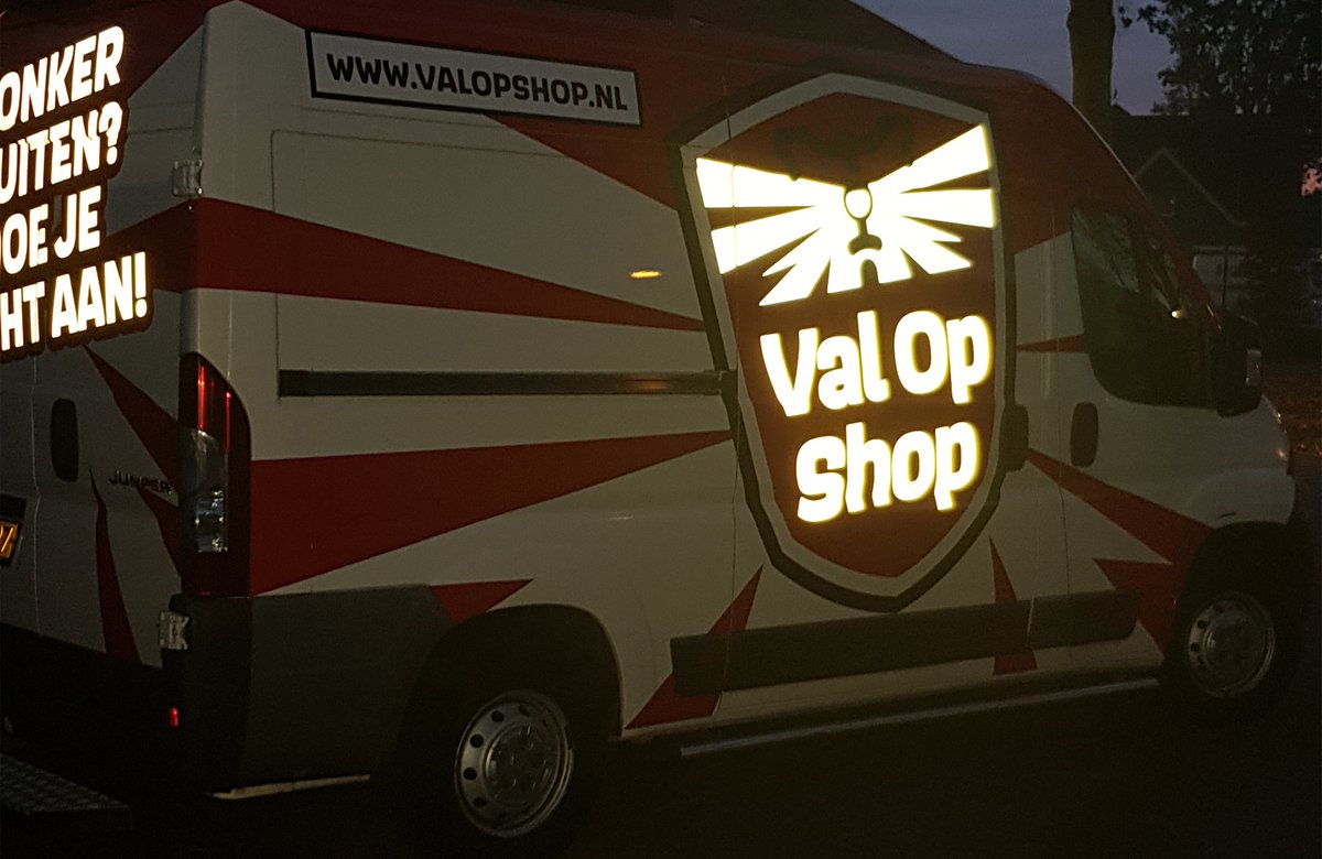 Quaform's tweet photo. Recent hebben we de busbelettering met reflective folie voor @attacom verzorgd voor de campagne #valopshop tijdens de donkere wintermaanden.

#attacom #valopshop #reflective #belettering #autobelettering #busbelettering #voertuigbelettering #carwrap #signmaker #citroenjumper https://t.co/czeLXRq7E4