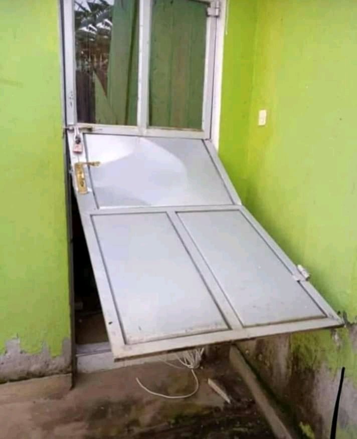 chumajohn's tweet image. Welcome back  from the festive season. I tell you #poorworkmanship (Uhuru ameharibu inchi😂)