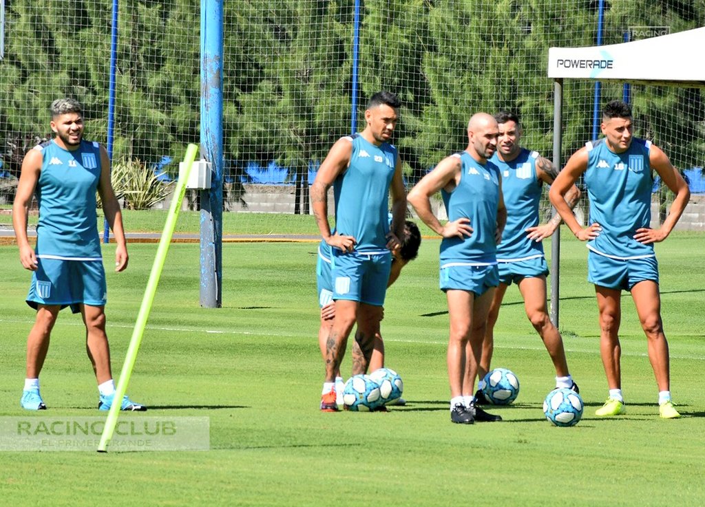 _lanumerouno's tweet photo. #lunes #Racing comenzó la práctica con tareas en el gimnasio, y continúa con un circuito de movilidad en una de las canchas del #PrediodeAFA.
#RacingClub #RacingPositivo #VamosAcademia #VamosRacing #RacingTeAmo #Pretemporada2020 #Pretemporada https://t.co/gII5G15Fr7