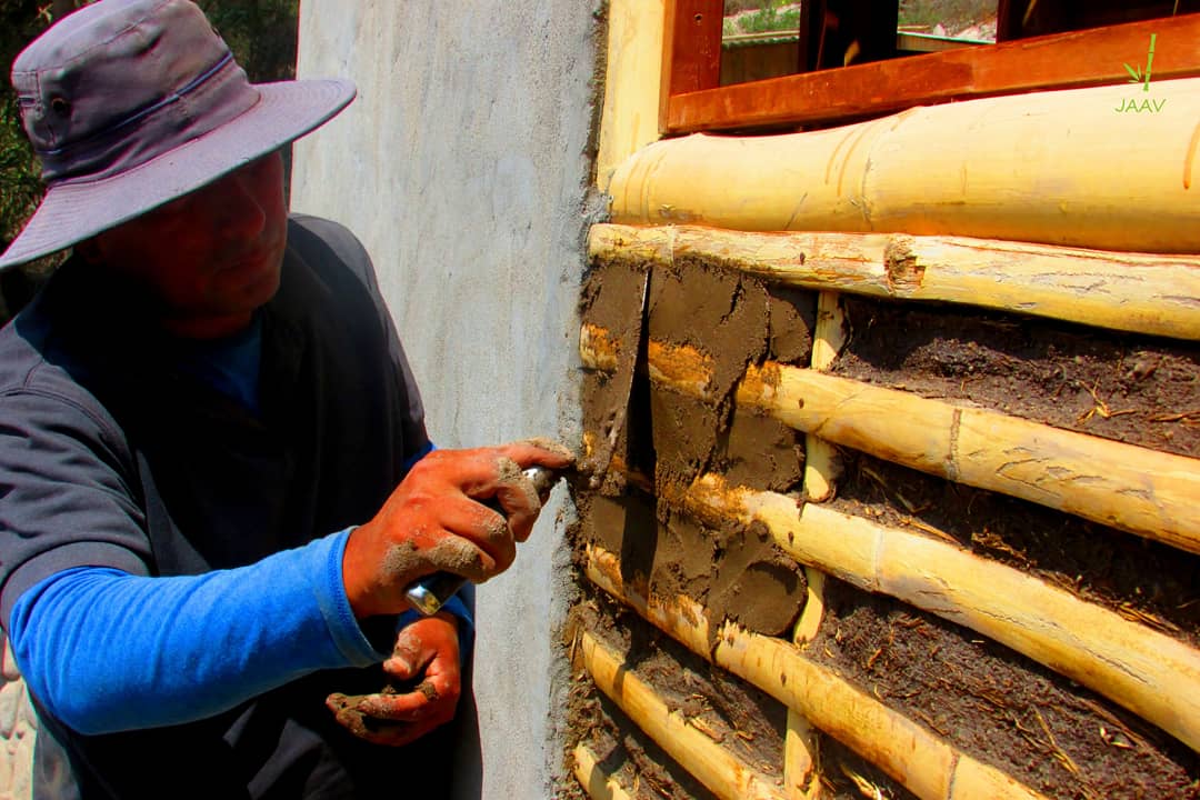 JAAVarq's tweet photo. #JaavArquitectura | Uno de los mayores retos de la  Eco Construcción es demostrar las grandes capacidades del barro en las edificaciones, y romper el esteriotipo que existe al relacionar materiales naturales con pobreza.

#Bamboo #Bioconstruccion #arquitectura #cieneguilla #obras https://t.co/QPklprM2vt