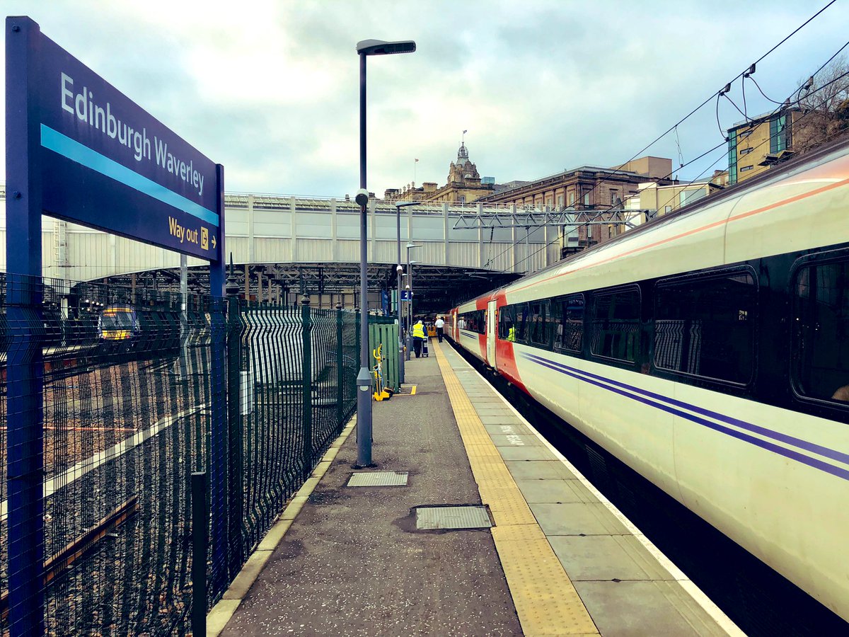 StephenVidal's tweet photo. Breakfast with @LNER

First trolley arrived to take orders for breakfast, hand out the cutlery / plate for toast along with jam, butter and sauce.

Followed by a drinks service of tea/coffee &amp; water, orange/apple juice.

Warm toast, followed shortly by breakfast 😋 @_DiningCar https://t.co/tiSxBQC7Tf