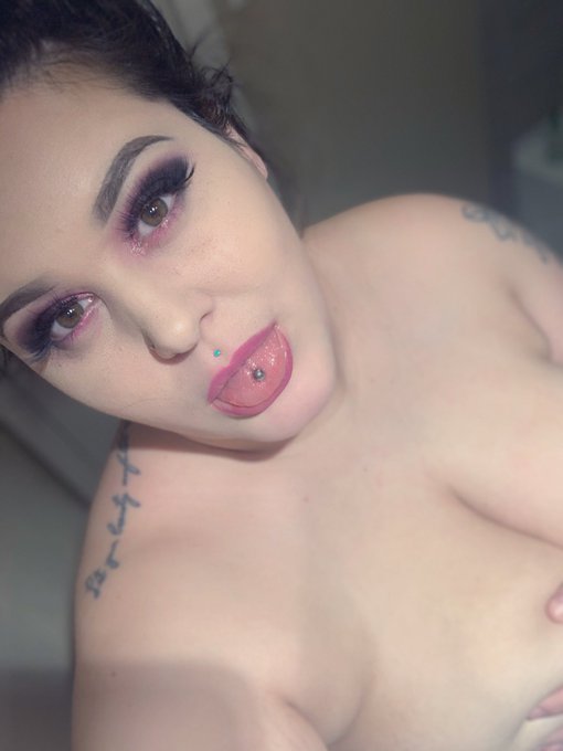 Last nights video tho 😍 ughhhh I love getting sloppy as fuck on a dick 😭  I don&rsquo;t know how this lipstick<a href="/tag/mvsales"class="tags"><span>#mvsales</span></a>