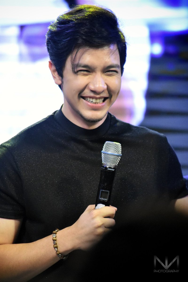 NMarionette's tweet photo. Hindi ako tatawid sa ibang linya lalo kung wala ka dun.. well exeption si oppa.. alam mo nmn andun ang malisya 😂

But seriously @aldenrichards02 , keep on shining. Let your happiness radiates until it lightens every dark soul in this place 😊😉

#GMATheGiftPangitain https://t.co/Aj6oPxB7QT