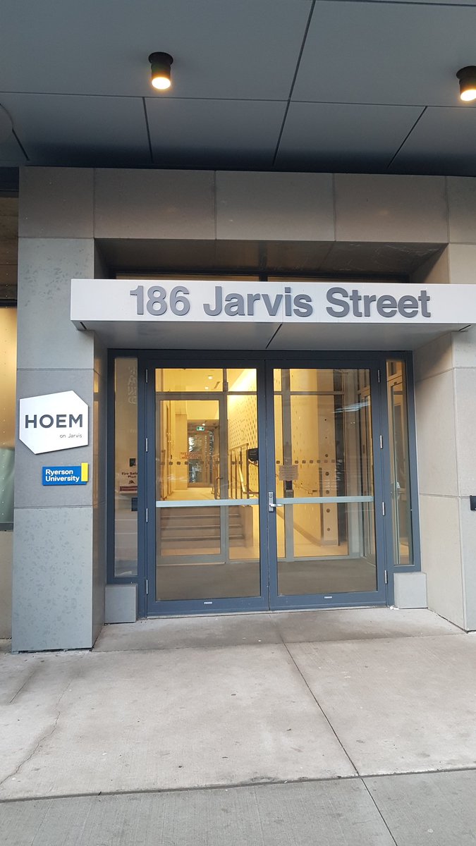 MonikaD7ski's tweet photo. @311Toronto there's a scared raccoon on a tiny tree on Jarvis Westbound, South of Dundas. Anyway we can help? https://t.co/69eLHyTYd3