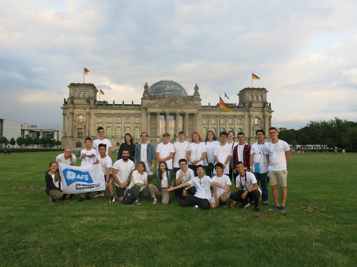 AFSTurkiye's tweet image. Mühendislik alanında uzmanlaşmış eğitimiyle Almanya, genç mühendis adaylarını bekliyor! Almanya’nın Bielefeld şehrindeki AFS yaz programlarından STEM programı için bize hemen ulaşın, benzersiz bir deneyim kazanın! #afsturkey #afseffect #turkkulturvakfi1974 #afsplus #stem