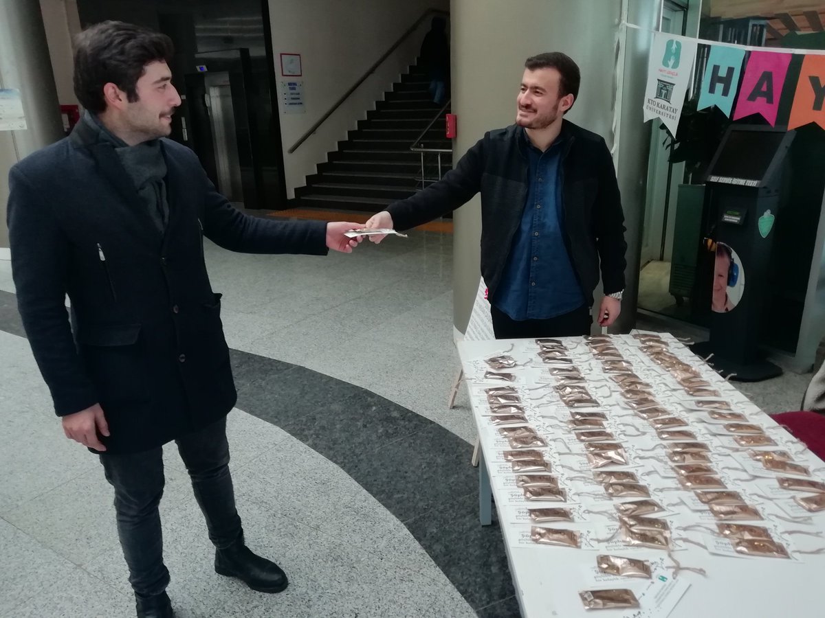 Finallere Kahve Molası ☕📚
Sınav dönemine özel olarak hazırladığımız kitap ayracı ve kahve dağıtımı etkinliğimizi gerçekleştirdik. İlgi gösteren herkese teşekkür eder sınav döneminde başarılar dileriz.
<a href="/ktokaratay/">KTO Karatay Üniversitesi</a> #ktokarataydaetkinlik @ktokarataysks <a href="/bayramsade/">Bayram Sade</a>