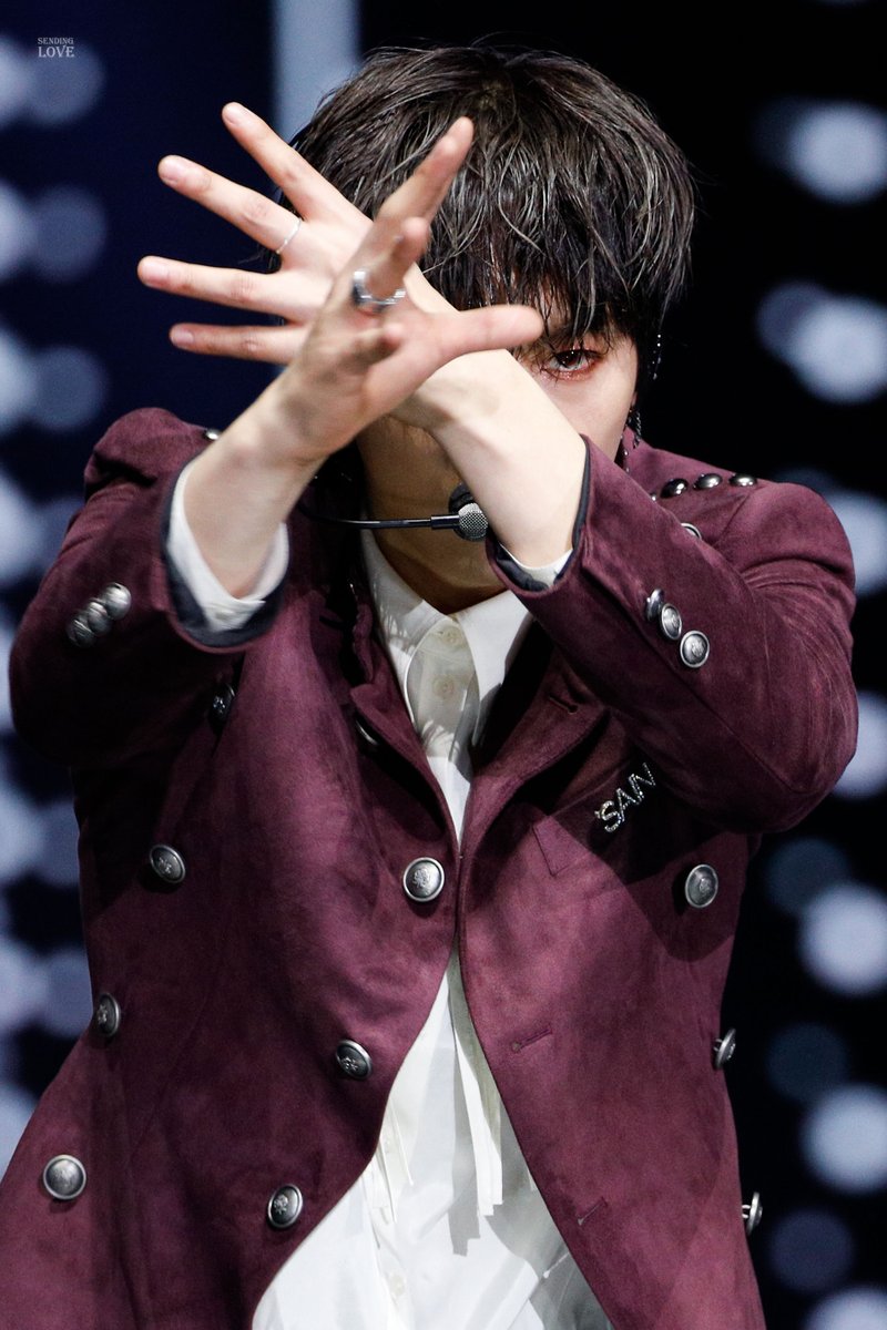 SENDINGLOVE__JH's tweet photo. 질 자신이 없다
200105 골든디스크 #JR #김종현 #뉴이스트 #NUEST https://t.co/LrySD1fSLv