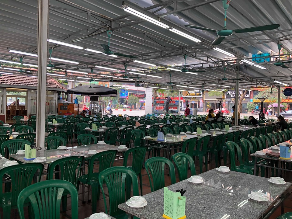 CuongPhamV's tweet photo. Many beer gardens became quiet after the Alcohol Control Law officially took effect in Vietnam from 1/1/2020. # of customers reduced 40-50%, est. by owners. https://t.co/CO7c781hwW
