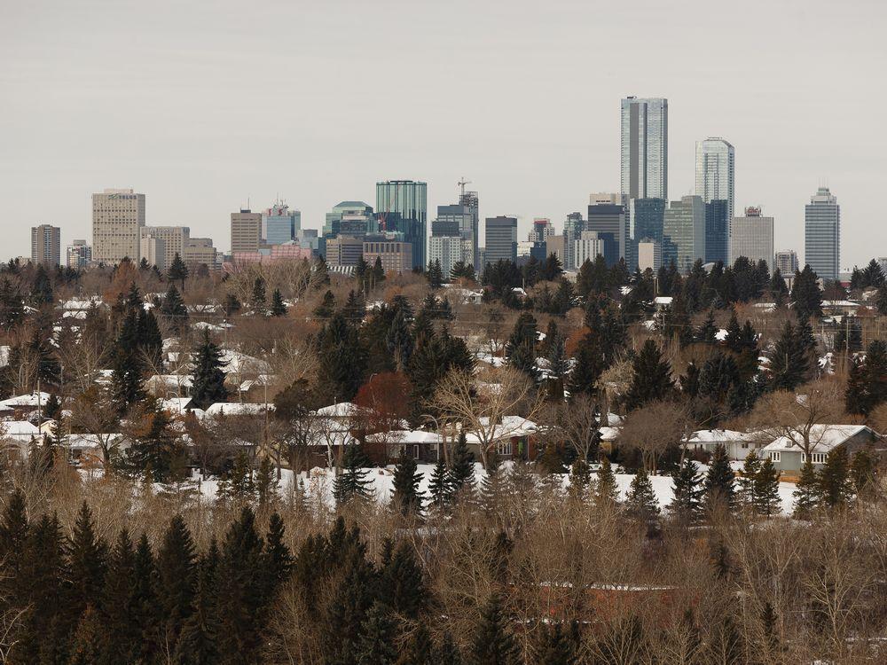 edmontonjournal's tweet photo. Edmonton weather: It's about to get cold. Real cold. Canada cold.
#yeg #yegwx #yegweather
https://t.co/dcrGXQXSnw https://t.co/aLYuwNHPTZ