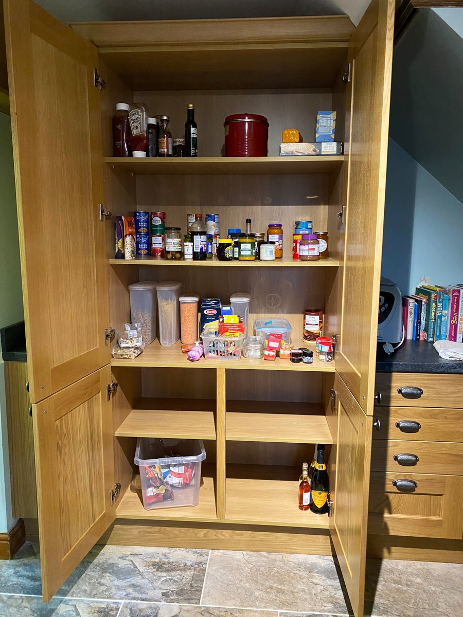 varleysnewtown's tweet photo. #MondayMotivation time...check out one of our latest finished projects for another happy customer 😊 Featuring the @LochAnnaKitchen Georgian kitchen with solid oak doors, a butler's larder and a granite effect laminate worktops 😍 https://t.co/UPjNQVItZT