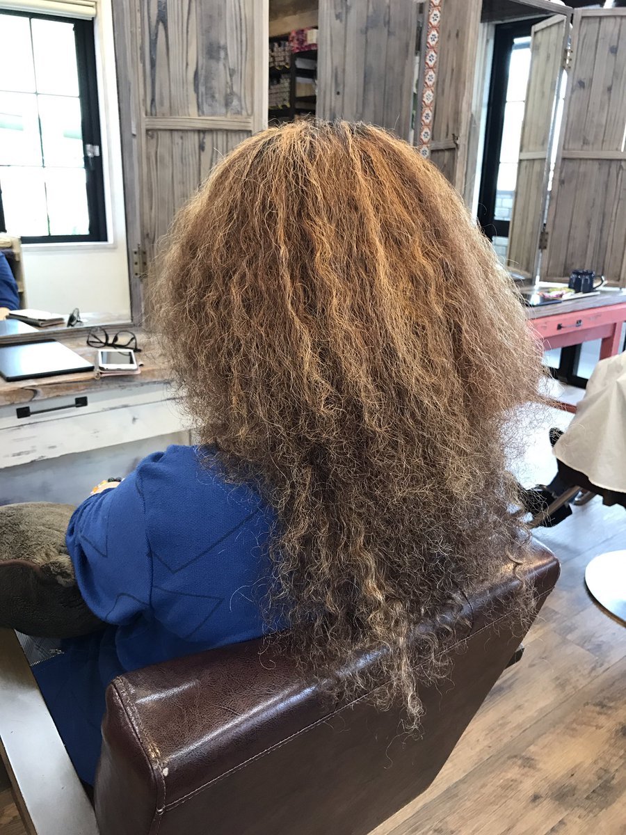 沖縄 美容室 メルコヘアデザイン 名嘉 泰則 در توییتر ココナッツ矯正 履歴 縮毛矯正 ブリーチ スパイラルパーマになります かなりハイダメージの状態 驚きのbefore After綺麗な艶髪ストレートになりました 沖縄 メルコヘアデザイン ココナッツ矯正