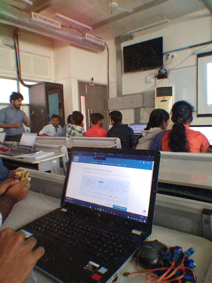 pravz2505's tweet image. Something new this time around! Had a pleasure attending a workshop on Humanoid Robotics with IoT software at IIT Hyderabad over the weekend ✨ Ended up creating this Arduino based robo almost resembling a transformer ;)
#techobytes #iithyderabad #humanoidrobotics #IoT