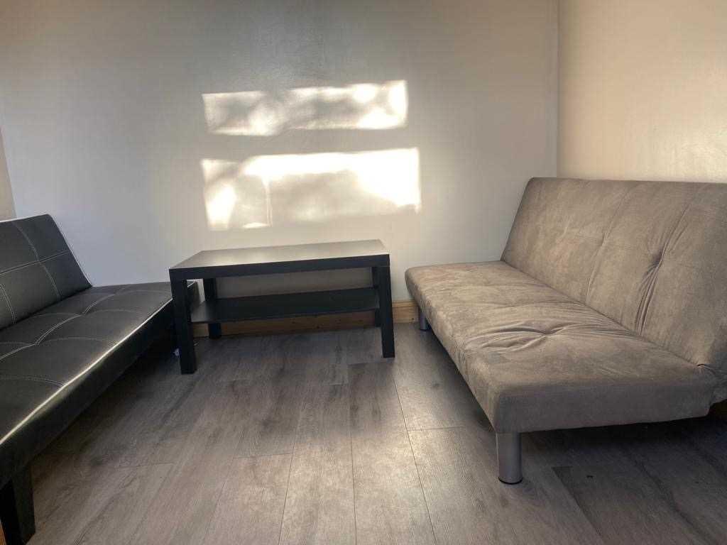 Presenting our well size room located in Burnt Oak. Shared kitchen and shared bathroom. Further benefits include parking space. EPC - D.

morelanduk.com/index.php?opti…