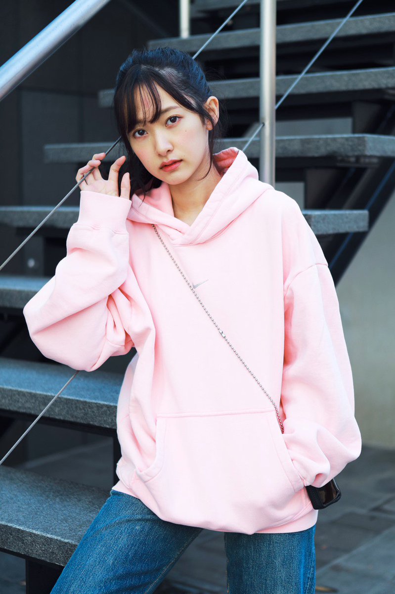 あわつまいの私服 ピンクのパーカーとnikeのスニーカーをヘビロテしてるそう Juemiのお財布ポーチが使いやすくてお気に入り 芸能人の私服 衣装まとめ Woomy あわつまいの私服 ピンクのパーカーとnikeのスニーカーをヘビロテしてるそう Juemiのお財布ポーチが使いやすくてお気に入り 芸能人の私服 衣装まとめ Woomy