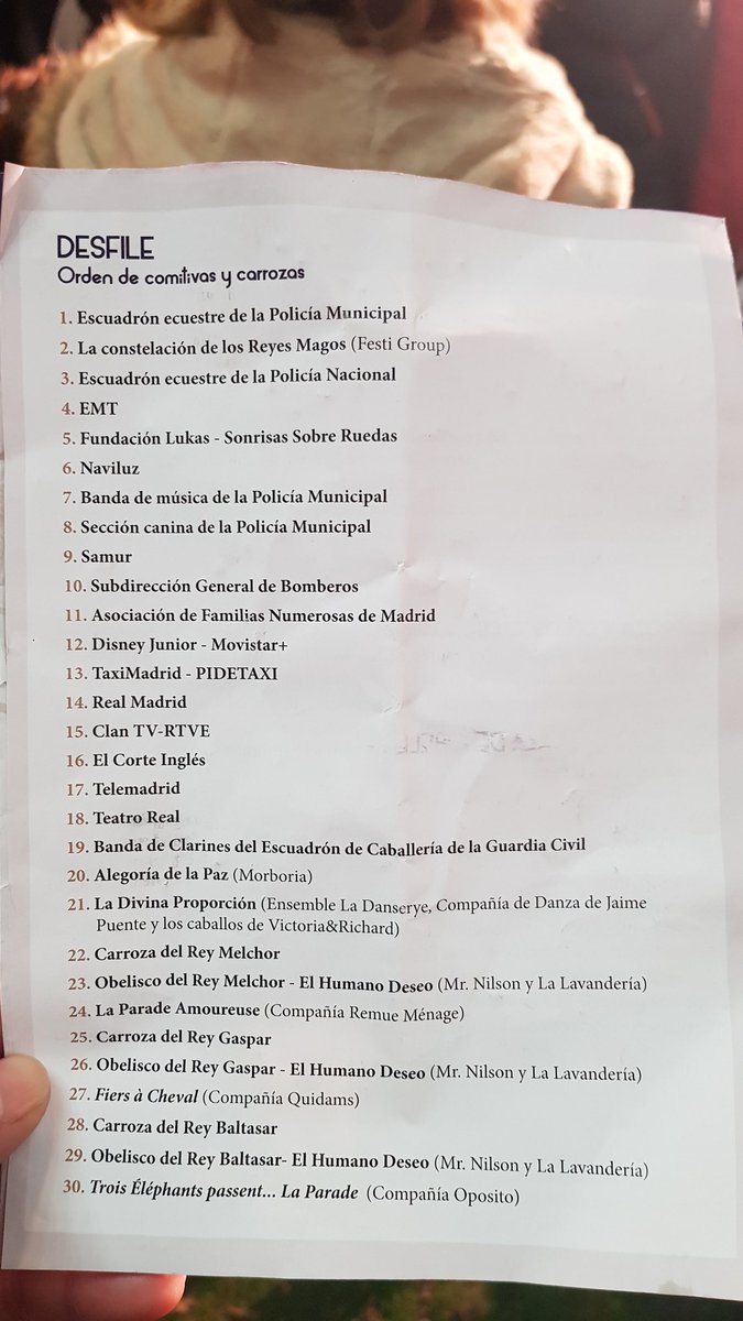Rubix1110's tweet photo. @ppmadrid Olé tus huevos!! La peor cabalgata de Reyes que he visto en toda mi vida!! Esto es algo para los niños o ahora de que se trata?  De verdad que fue lo peor que he visto en años. Sin apenas música, sin colorido o carrozas infantiles... Penoso https://t.co/8wBNUjRu2x