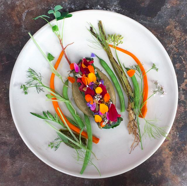 Amsterdam is exploding with outstanding vegan and vegetarian restaurants and cafes right now. So whether you're after trad or punk, casual or high-end, get yourself ready for some plant-based delights.

amsterdamwonderland.com/amsterdams-bes…