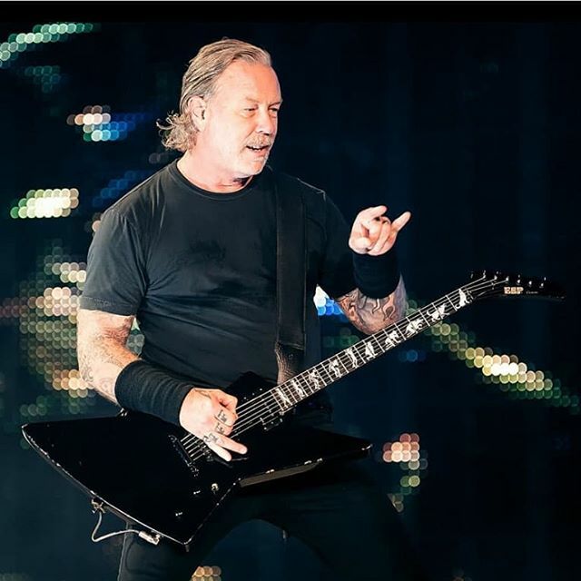 GuitarHetfan's tweet photo. The Boss : James Hetfield alias Papa HET!🤘💀👊
.
#mx250 #mantowolf #espcustom #guitar
.
///----------------------------------------///
#guitar_hetfan
#GuitarPorn #Metallica #music
#mff #metallicafans #metclub
#guitarist #metallicafamily
#espguitars #… https://t.co/3yrOCg4wFG https://t.co/azI7OkIJDH