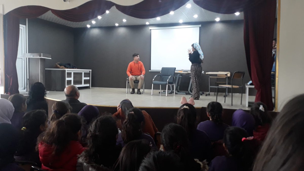 Bugün Osmangazi Anadolu Lisesi Drama ekibi olarak Karaköprü Hatice Kübra Kız Anadolu İmam Hatip Ortaokulundaydık. " Eli Öpülesi" ve "Pazarcı" adlı oyunlarımızı sahneledik. Misafirperverlikleri için teşekkür ediyoruz.