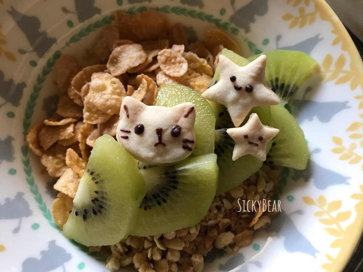 sickybear's tweet photo. สวัสดีคืนวันจันทร์💛
เช้ากินกราโนล่าใส่🥝🥝
มื้อกลางวันกินข้าวปั้นกับผัดเห็ดเข็มทอง+เห็ดไมตาเกะ
ขอให้ความเหนื่อยล้าในวันนี้หายไปให้หมด ขอให้นอนหลับสบายนะคะ✨
#sickybearff https://t.co/0hzkxmBYG6