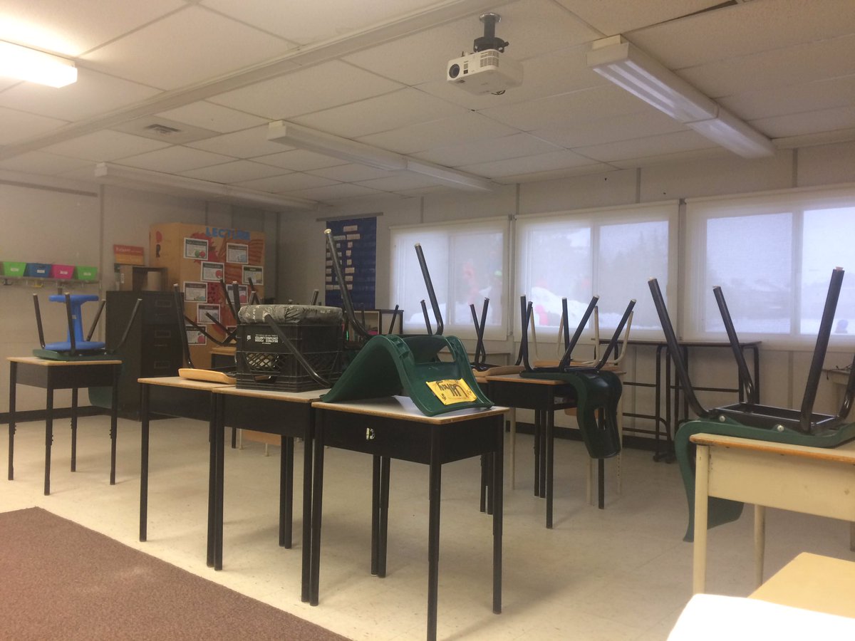 mlleross's tweet photo. Bienvenue les amis! Ready for back to school! 👩🏻‍🏫🍎📚✏️ https://t.co/x9NVJsCDTw