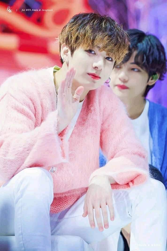Khinethitsar3's tweet photo. Whatever they say, whoever says the hate speech, Armys will stay always by your side.....
I love you.. "my handsome and beautiful man in every appearance ...... "
#우리_정국이_사랑해 
#IPurpleYou 💜💜.... https://t.co/ME7cMDhVKU