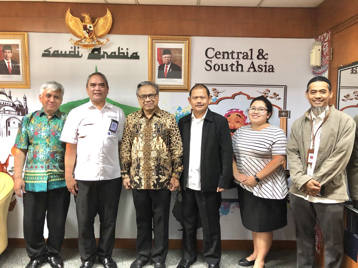 SigitWtj's tweet photo. Receiving PakDubesRITashkent #Uzbekistan w/ staff discussing about tourism promotion there in #CentralAsia hopeforthebest #WonderfulIndonesia #MoTCE #SalamKreatif @Parekraf_RI @indtravel @Kemlu_RI #MOFA #SaptaPesonaBuilding #9thFl #DBPPII #AsdepRIII 6/1/20 https://t.co/seZyrpe7SS