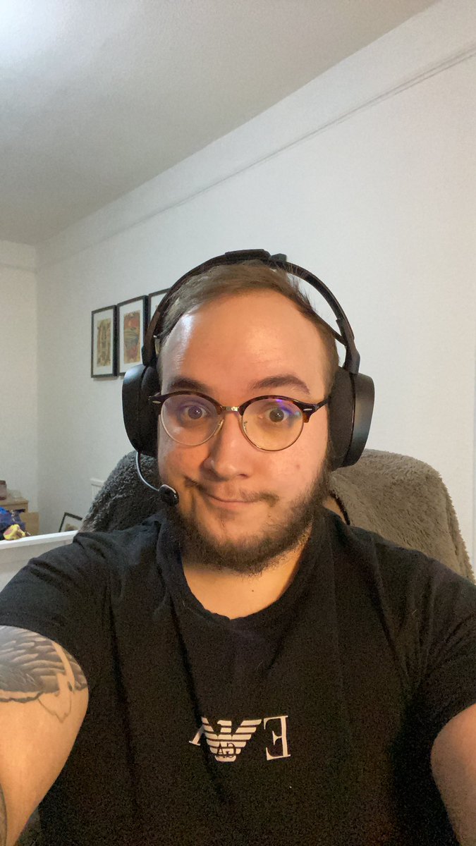 Vezoia's tweet photo. Chill day grinding some ranked on Apex today boys.. 

Come hang.. unlike one of my prints which decided to fall off the bloody wall!

https://t.co/elyFz7zOl8 https://t.co/pcgdTA1R5o