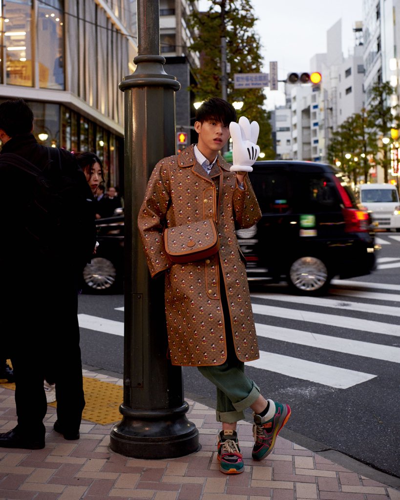 ELLEThailand's tweet photo. สกาย วงศ์รวี @skywongraveee ในชุด @gucci คอลเล็กชั่นต้อนรับปีหนู©️Disney Disney X Gucci ที่ไปถ่ายทำกันถึงกรุงโตเกียว เข้าไปชมภาพแฟชั่นเซ็ตแบบเต็มๆ และเบื้องหลังได้ที่ https://t.co/meOZtknnHs #Skywongravee https://t.co/vPfzXXIIUa