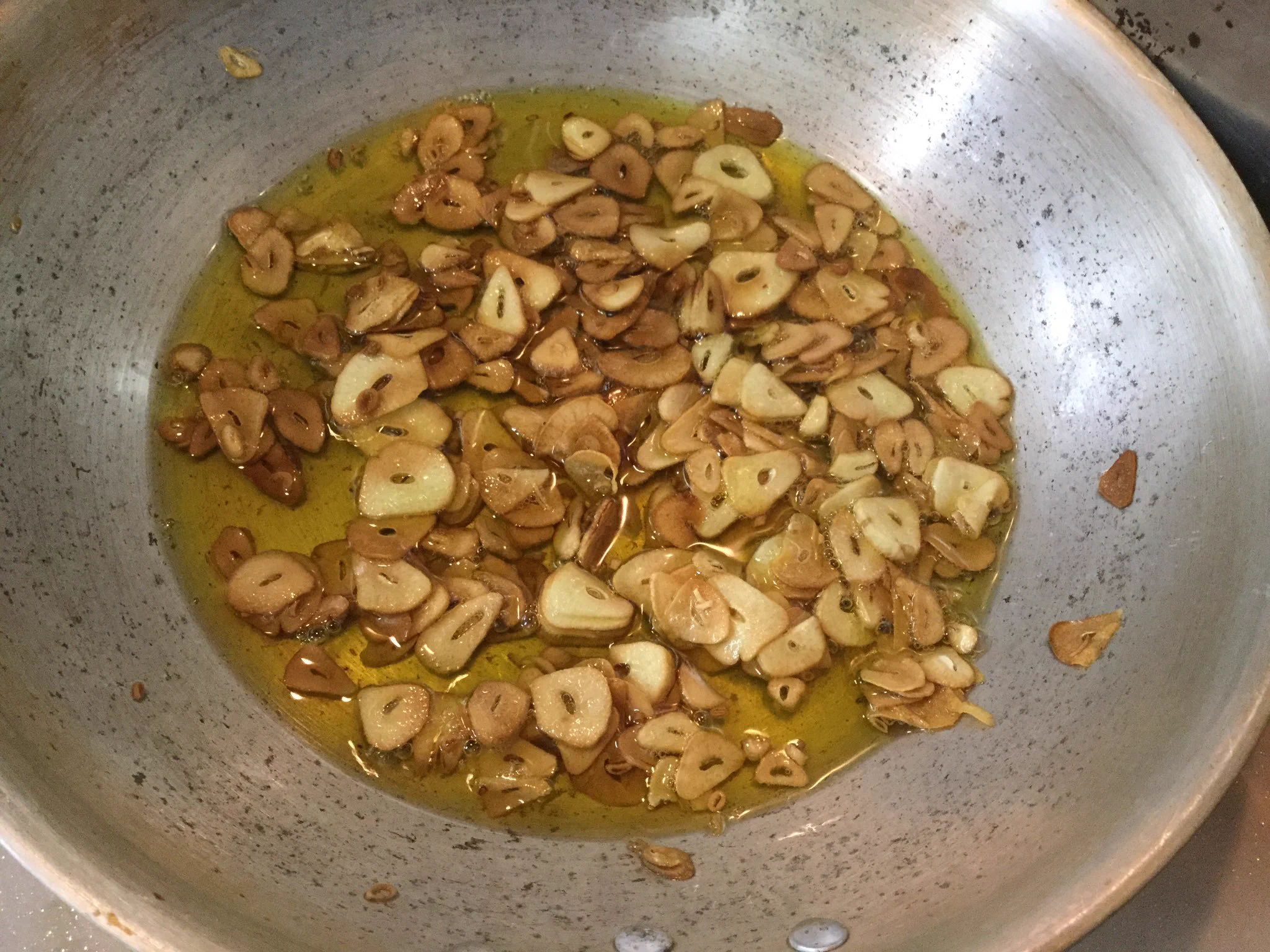 簡単にシェフ風ペペロンチーノ。これ作ったらめっちゃうまいからやってみて
