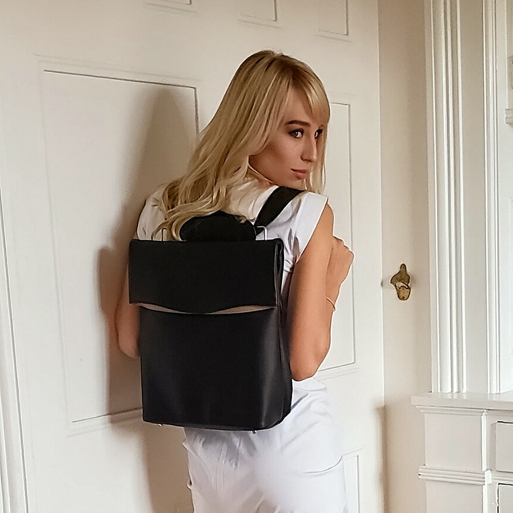 A bag designed with a classic and timeless charm👜😘

#backpack #mensbackpack #formalbackpack #stylishbackpack #handbag #bag #fashion #bags #crueltyfreehandbags #crueltyfreepurses #veganbag⁠ #veganyourwardrobe⁠ #mihayabag
⁠