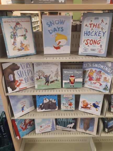KvLibrary's tweet image. Snow days are our favourite part of Winter! Check out our Snow Days display for kids! #SnowDayLove #KVLibrary