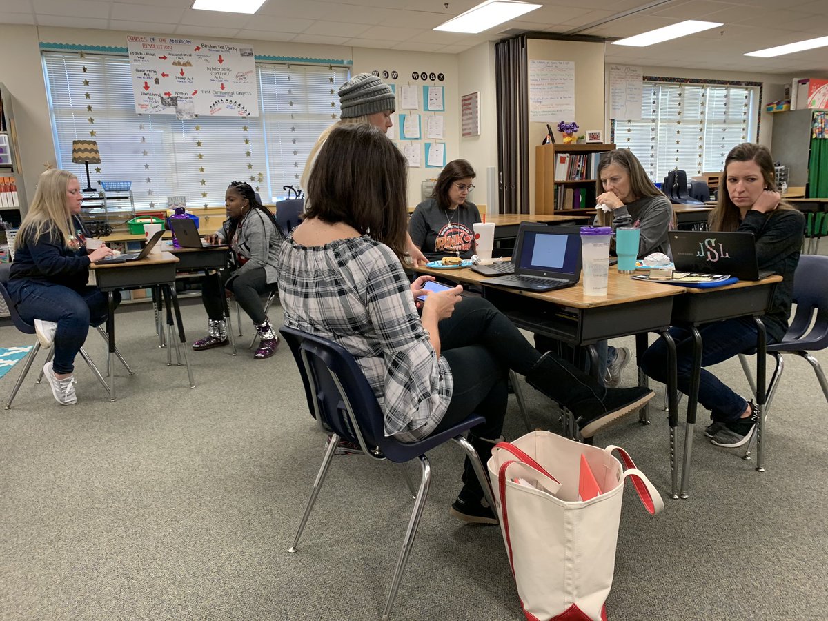ChelsNHill's tweet photo. Started our morning off with a structured conversations refresh! Loved the personalized learning format from @MrsLumley4th !Structured convos can increase engagement and student learning! @PinkElementary @edtechsavy @friscoisd #FISD5 #PinkLearns #ourFISDstory #FriscoFutureReady https://t.co/nC3oaiAWqu