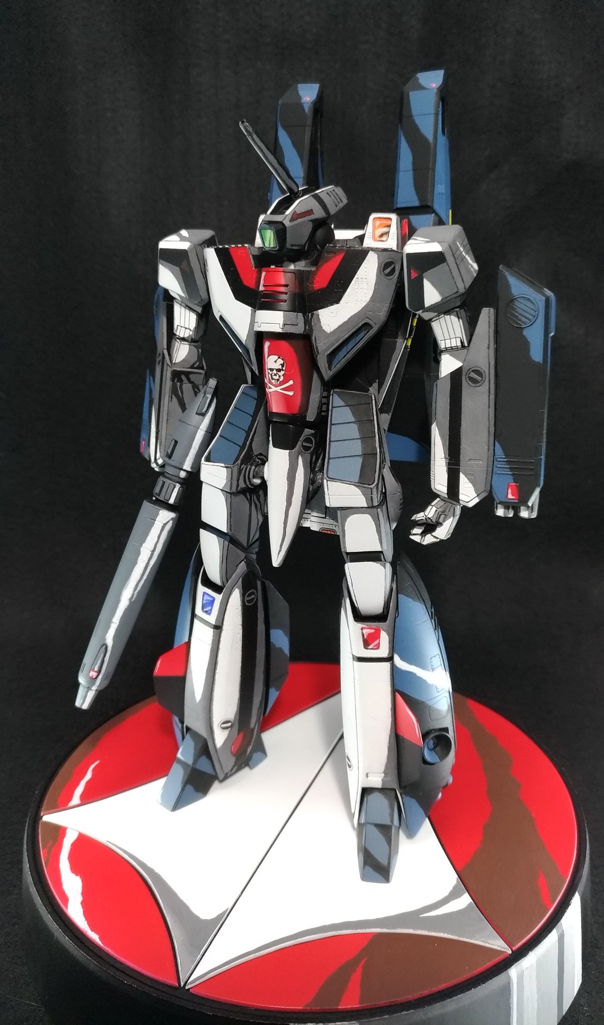 Annkoromoti コマンド バイオレーション ハセガワvf 1aスーパーバトロイド 愛 おぼえていますか 冒頭戦闘後の再現です １敵を倒し振り向くvf 1a ２一条輝と早瀬未沙との一悶着中 ３鑑に侵入した敵を追う為スーパーパックをパージ 各関節を新造し