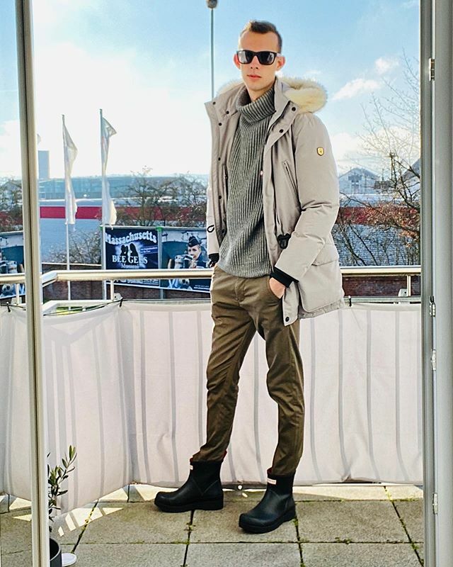 _jo_li_97's tweet photo. So ein herrliches Wetter man könnte meinen es ist Frühling, dazu natürlich ein passendes Outfit.
#fulda #lifestyle #model #ilovemylife #grey #khaki #goodvibes #luxury https://t.co/Fp7UjyD2ze https://t.co/aMxqL2pyny