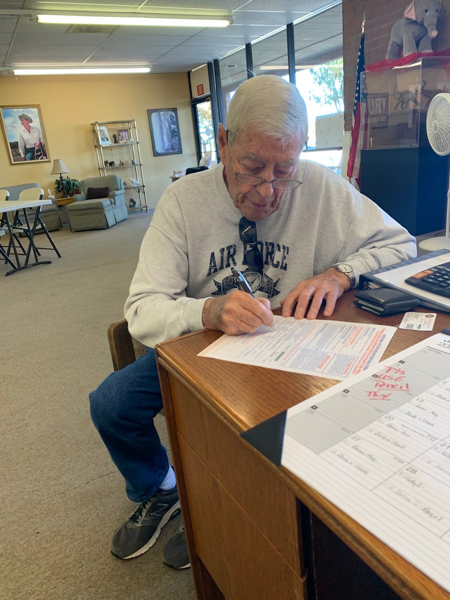 Bill just walked into our office and told me he is a life long Democrat but that the party has moved so far left that he can longer support them. 

He ripped up his Democratic voter registration card and I just registered him to vote as a Republican! 🇺🇸 🐘

#LeadRight #WalkAway