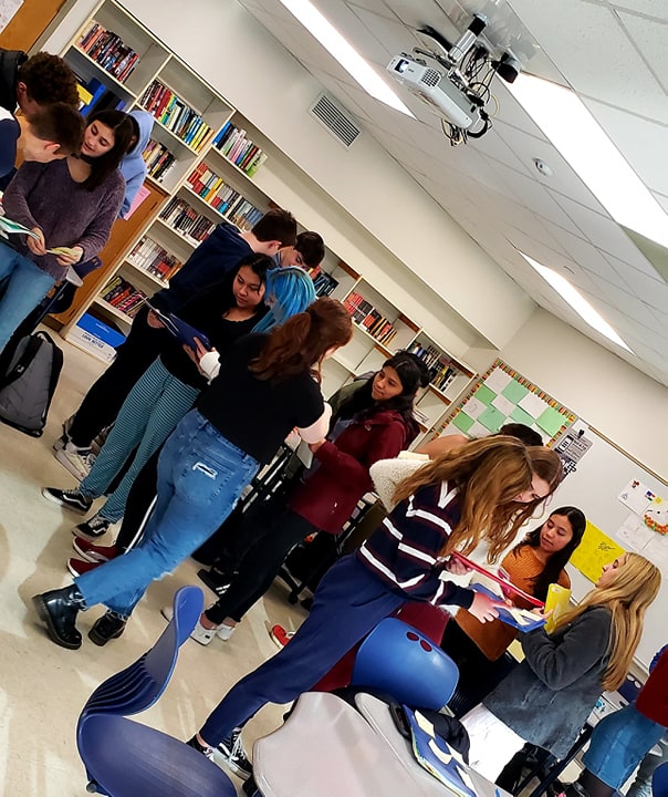 LucyCastilloENG's tweet photo. Playing Yankee Swap with our Peaks &amp; Pits #hpgiantpride #TheOffice https://t.co/B8LFMplLwP