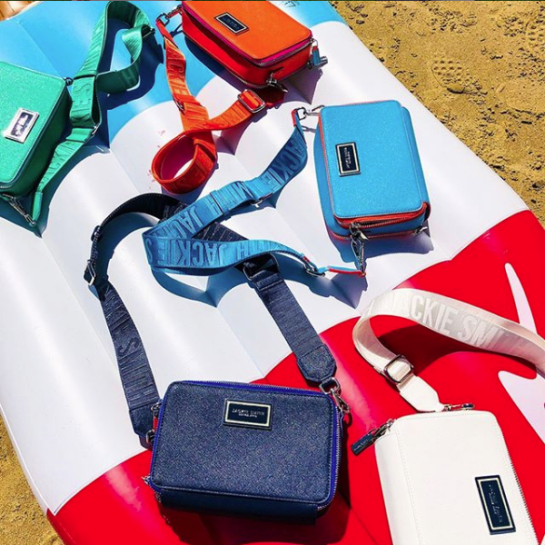 • Colores <a href="/JackieSmithBA/">Jackie Smith</a> •