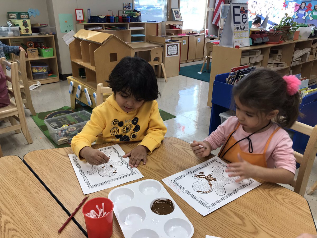BridgePrek's tweet photo. Lots of fun fine motor skills in room 7 AM and PM today! #gingerbreadunit #finemotorskills #instruments #preschool https://t.co/yRACBMlvQA