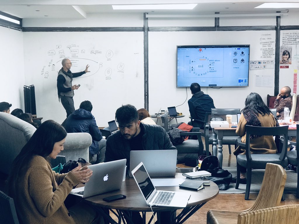 ale_chilango's tweet image. Después de las vacaciones navideñas, regresamos con mucha energía a @LaAcademiaMX. Se vienen nuevos y grandes proyectos para conseguir que 2020 sea un gran año. 

Y yo me tomo un descanso de las redes sociales. Cualquier cosa, aquí me pueden localizar -&amp;gt; alejandro@laacademia.mx