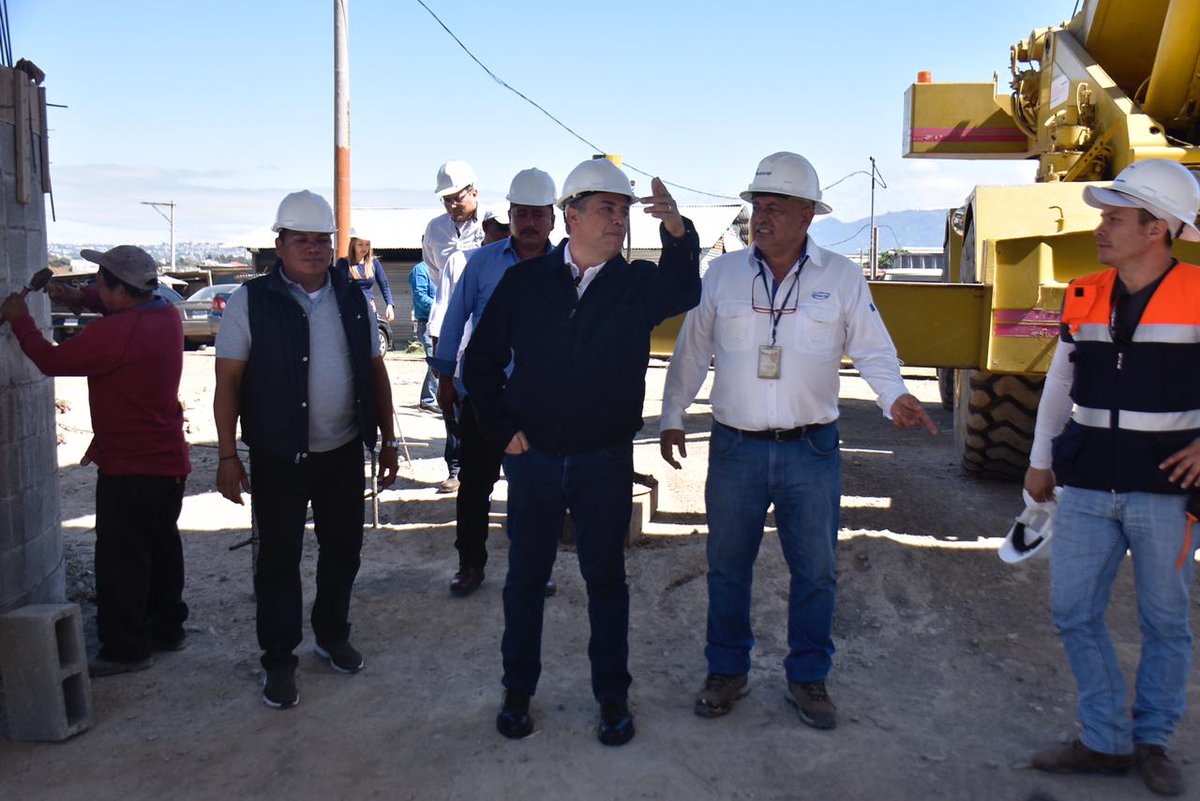 MuniVillaNueva's tweet photo. Alcalde @EdwinEscobarGT visita obra en obra donde se construye el nuevo @intecapoficial en el municipio de #VillaNueva. https://t.co/n2QugfMtN1